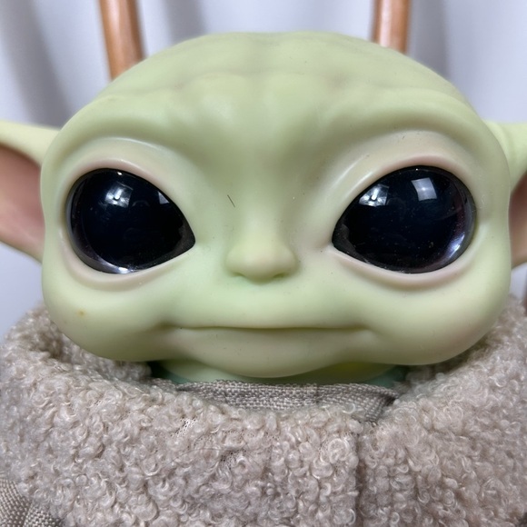 Star Wars Grogu/Baby Yoda plush toy, Collectible squishy doll - Picture 2 of 10